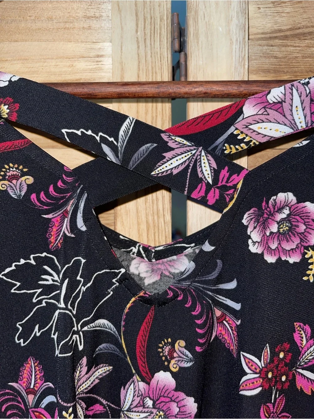 Westport Floral Crisscross Back Blouse | Size 1X | Classic Staple Piece Dressy - Picture 4 of 10